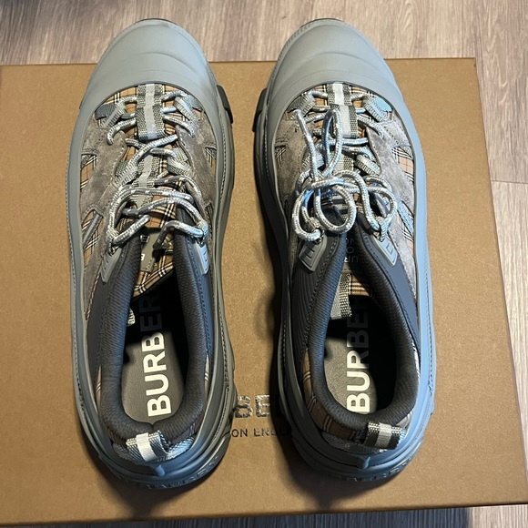 Burberry Arthur Brand New Size 44 = 11Mens - Picture 7 of 10